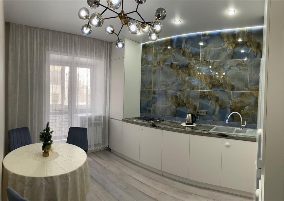 Vip Апартаменты В Центре Города كوستاناي المظهر الخارجي الصورة
